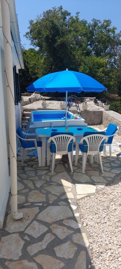 Lovely Studio In Strinilas With Its Own Pool Экстерьер фото