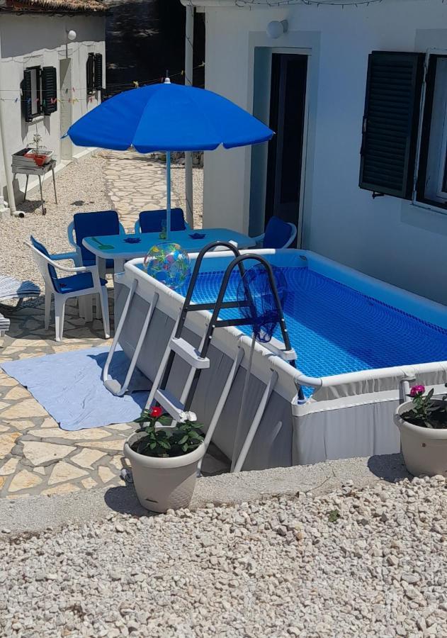 Lovely Studio In Strinilas With Its Own Pool Экстерьер фото