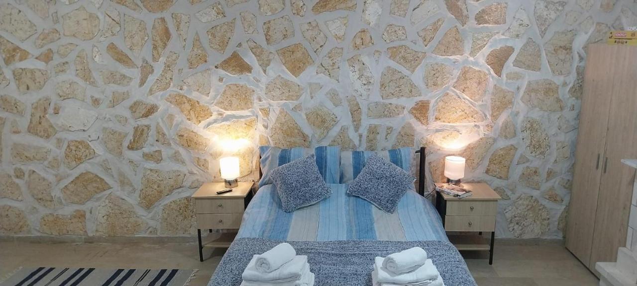 Lovely Studio In Strinilas With Its Own Pool Экстерьер фото