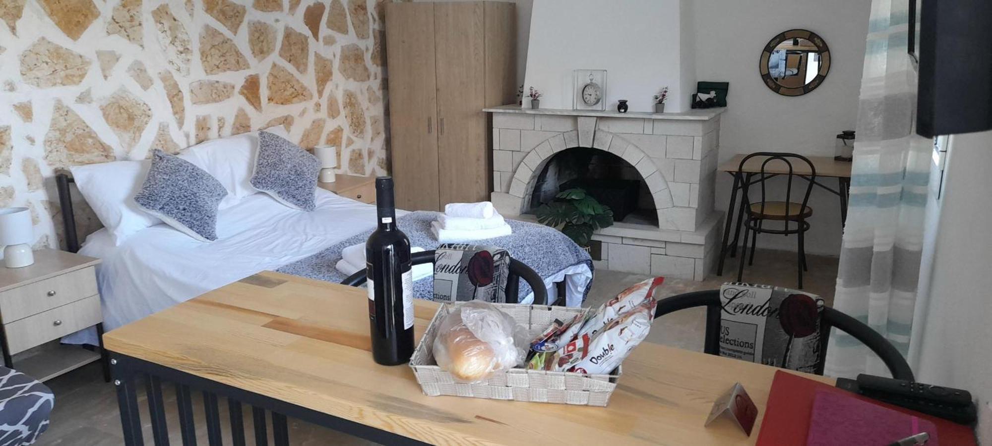 Lovely Studio In Strinilas With Its Own Pool Экстерьер фото
