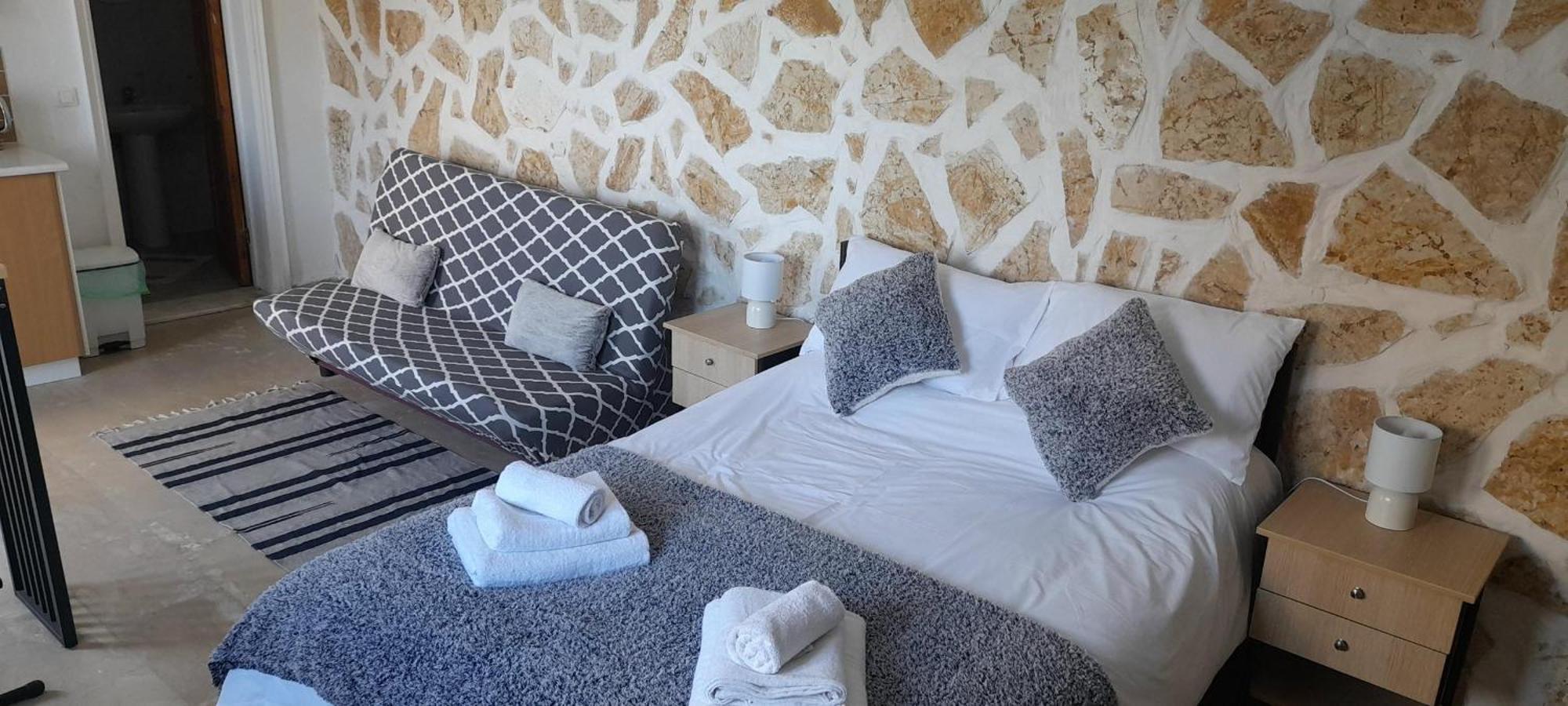 Lovely Studio In Strinilas With Its Own Pool Экстерьер фото